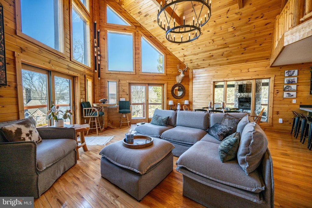 Image 10 of property listing at 660 GLENDALE RD, Oakland, MD 21550