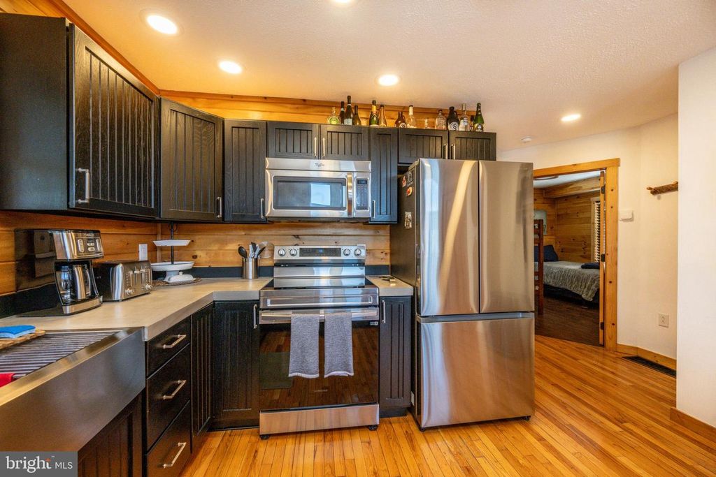 Image 18 of property listing at 660 GLENDALE RD, Oakland, MD 21550