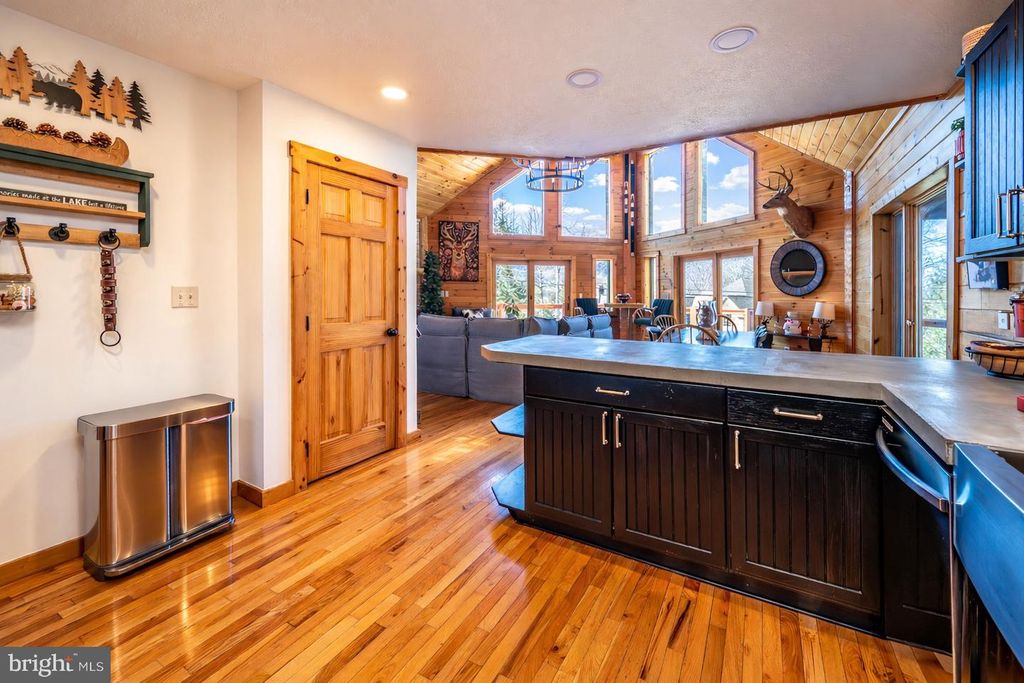 Image 20 of property listing at 660 GLENDALE RD, Oakland, MD 21550