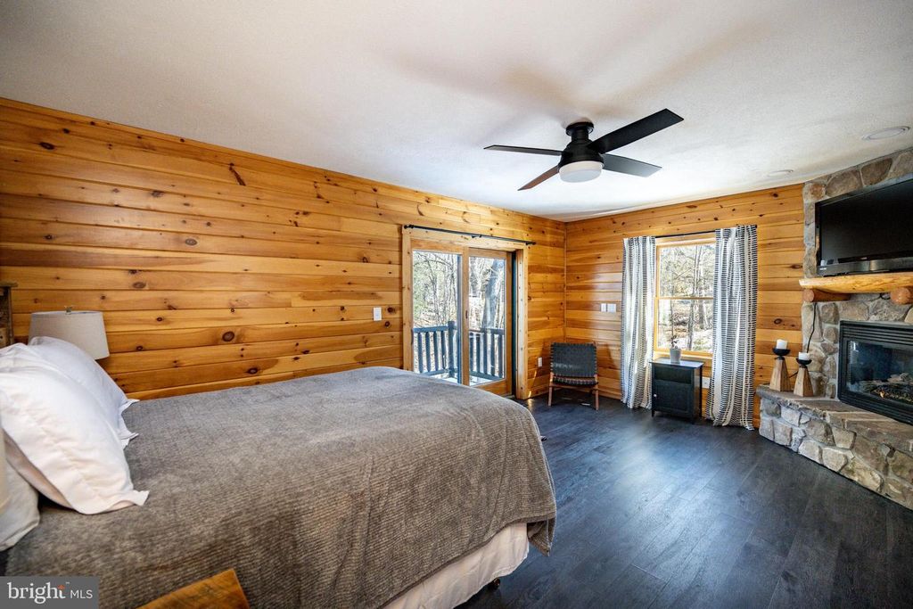 Image 21 of property listing at 660 GLENDALE RD, Oakland, MD 21550