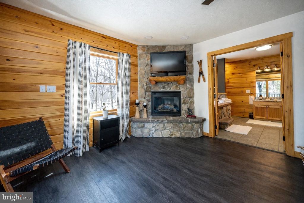 Image 22 of property listing at 660 GLENDALE RD, Oakland, MD 21550