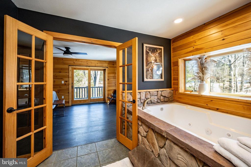 Image 23 of property listing at 660 GLENDALE RD, Oakland, MD 21550