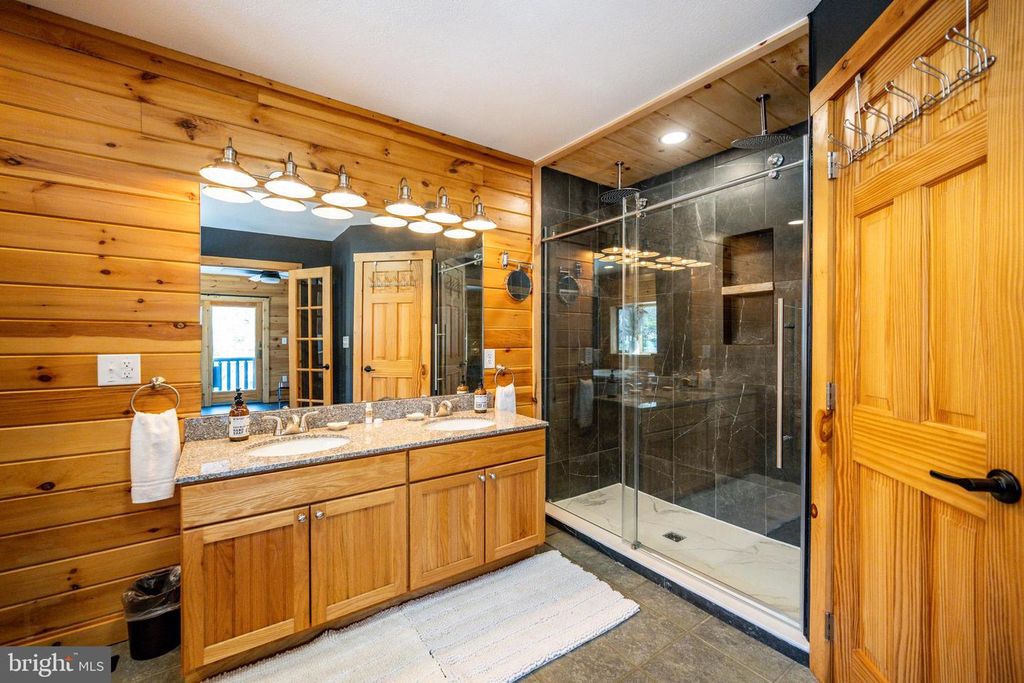 Image 25 of property listing at 660 GLENDALE RD, Oakland, MD 21550