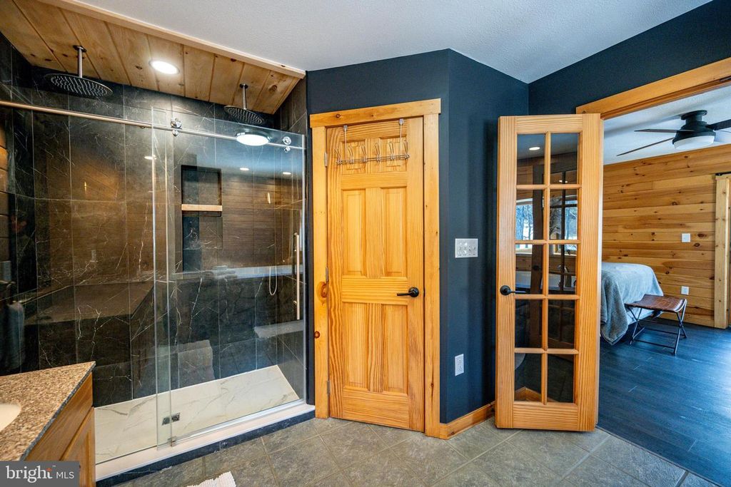 Image 26 of property listing at 660 GLENDALE RD, Oakland, MD 21550