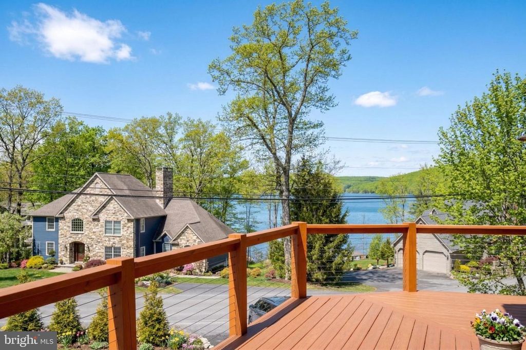 Image 3 of property listing at 660 GLENDALE RD, Oakland, MD 21550