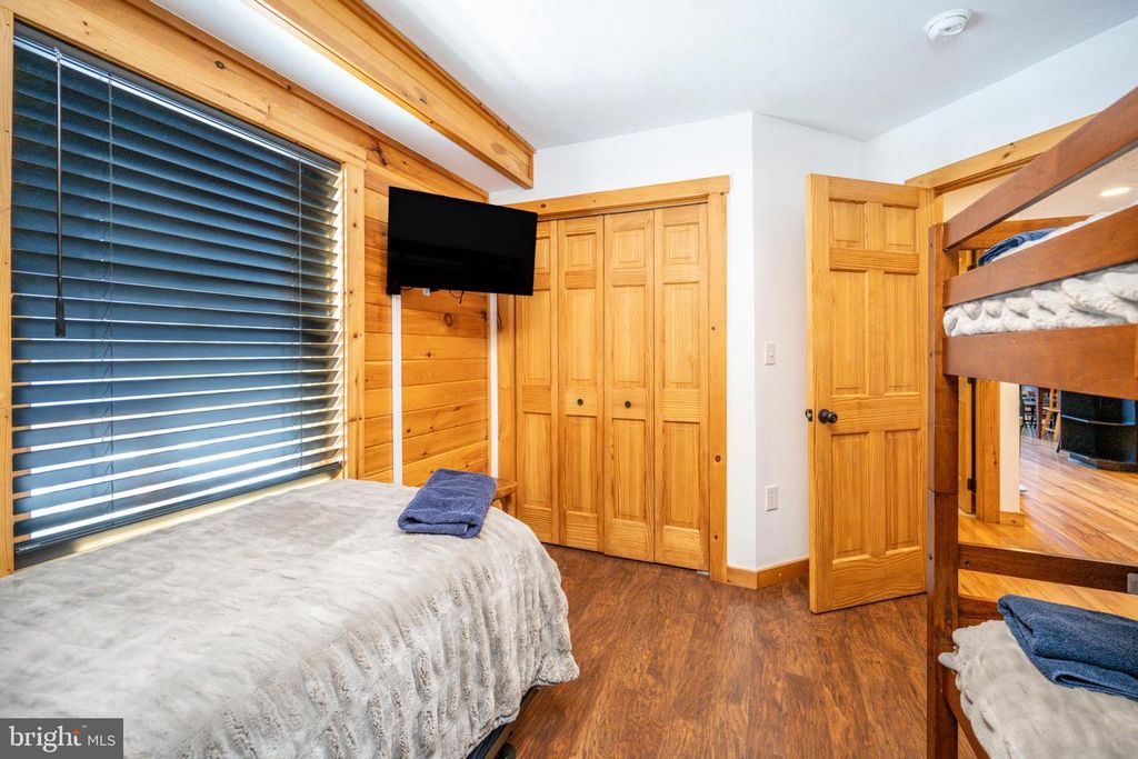 Image 32 of property listing at 660 GLENDALE RD, Oakland, MD 21550