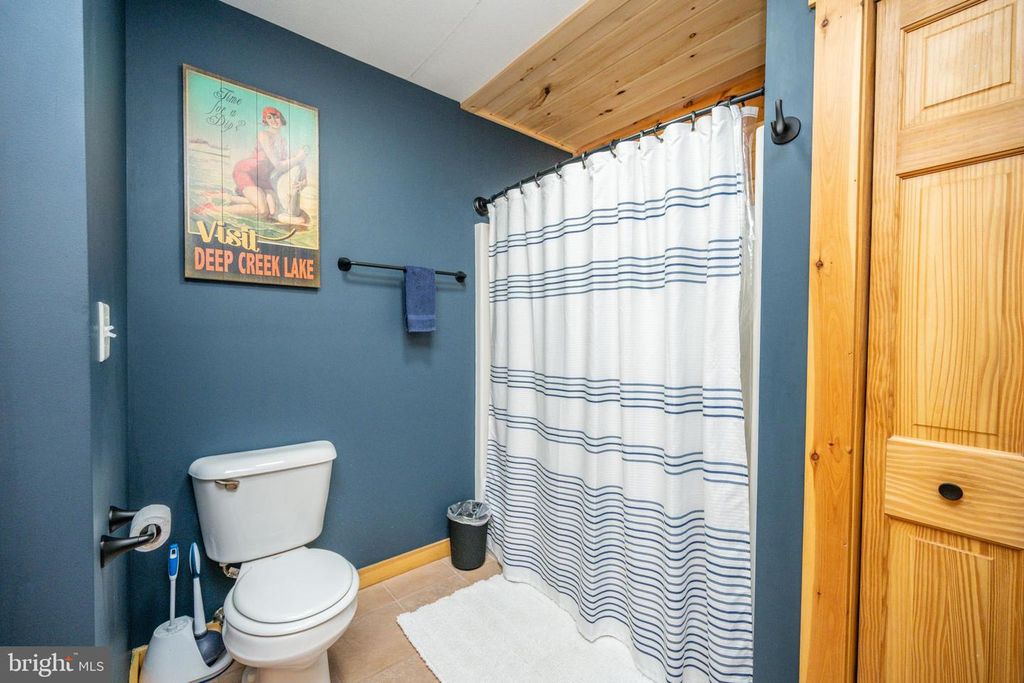 Image 35 of property listing at 660 GLENDALE RD, Oakland, MD 21550