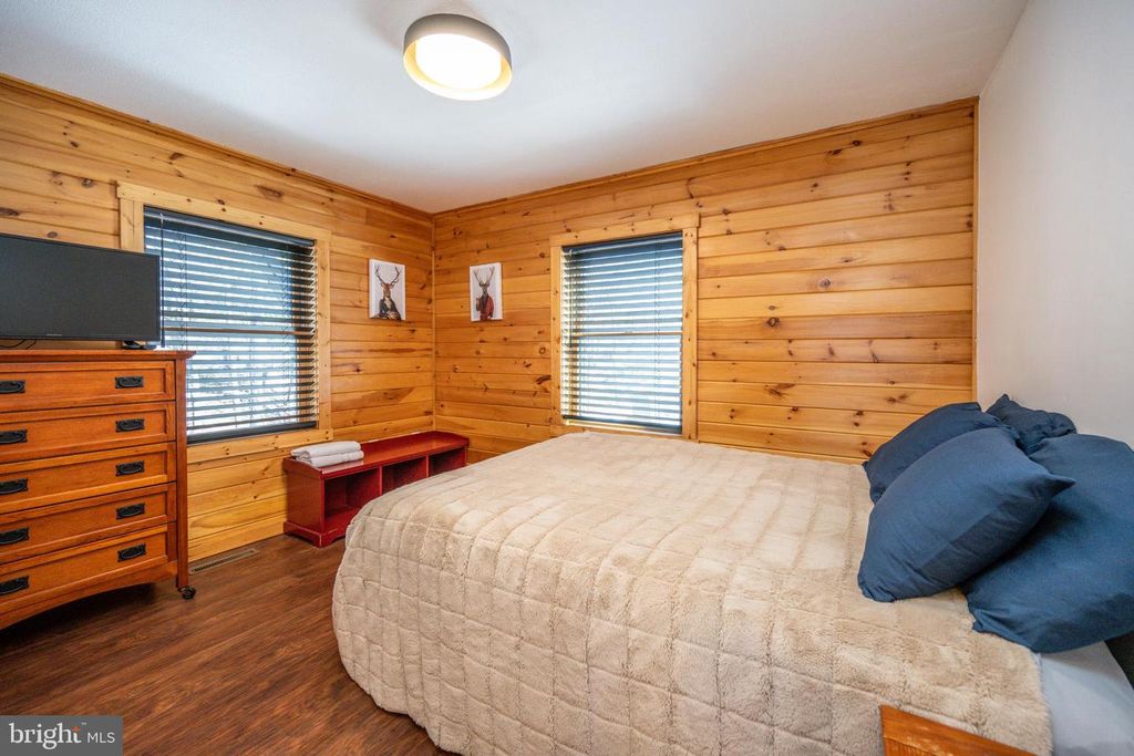 Image 37 of property listing at 660 GLENDALE RD, Oakland, MD 21550