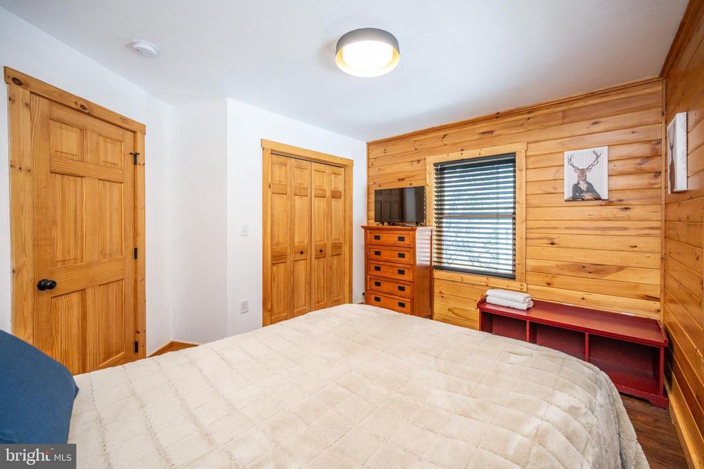 Image 39 of property listing at 660 GLENDALE RD, Oakland, MD 21550