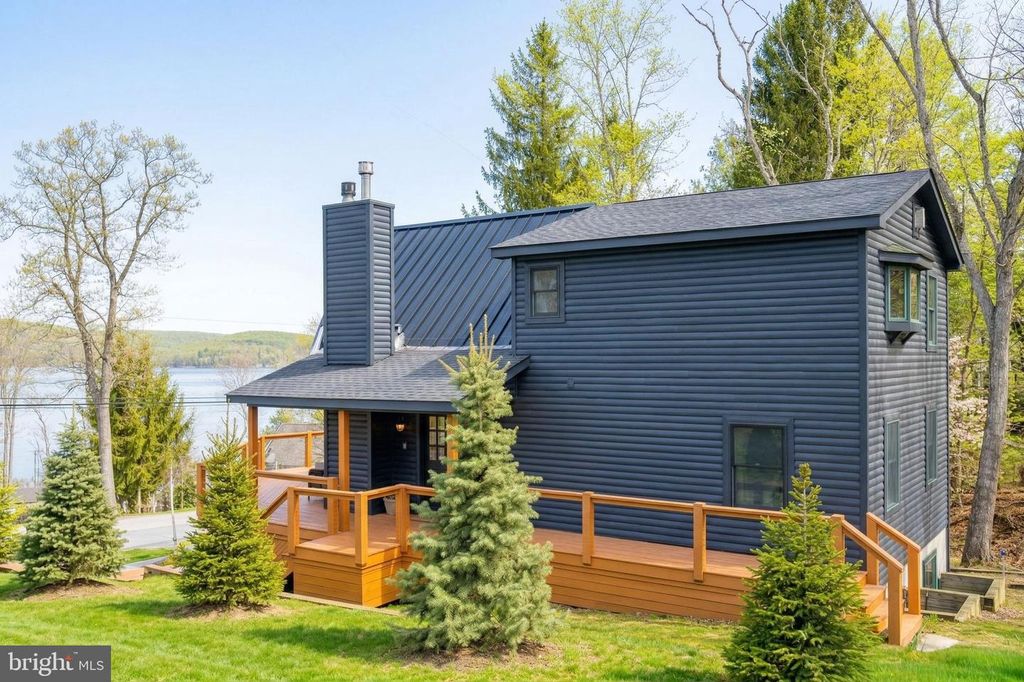 Image 4 of property listing at 660 GLENDALE RD, Oakland, MD 21550