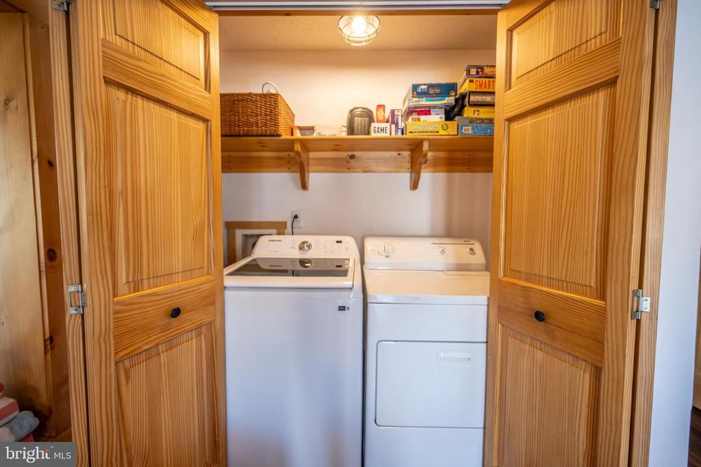 Image 40 of property listing at 660 GLENDALE RD, Oakland, MD 21550