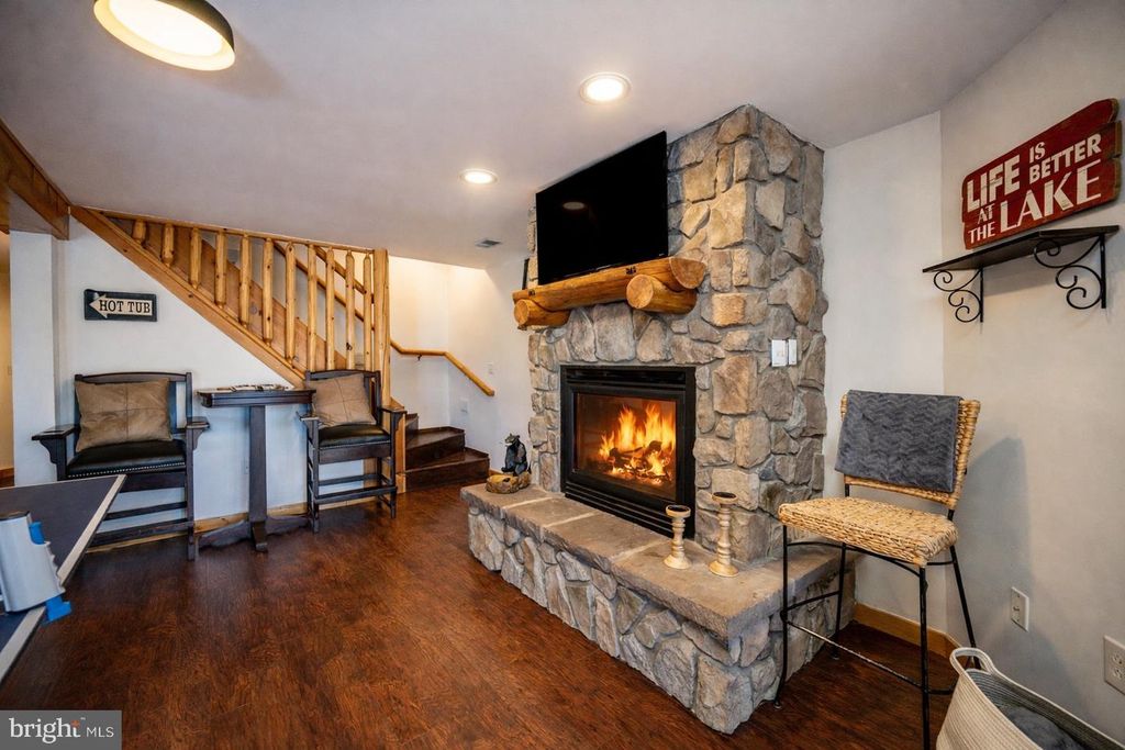 Image 44 of property listing at 660 GLENDALE RD, Oakland, MD 21550