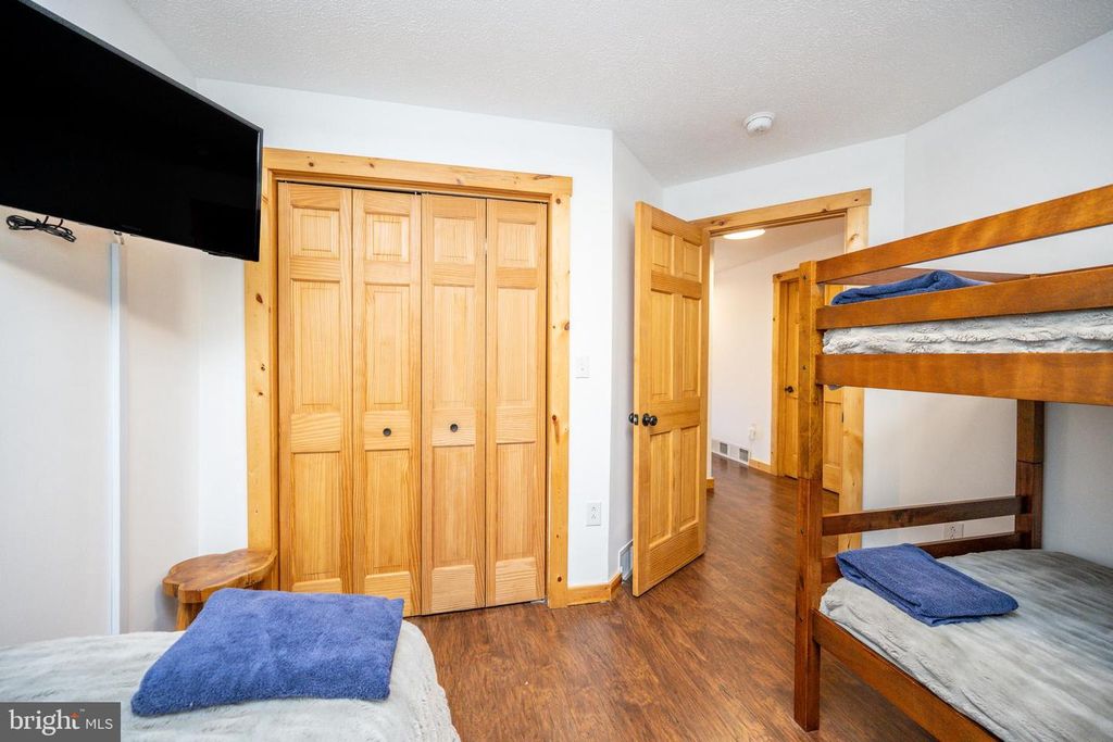 Image 47 of property listing at 660 GLENDALE RD, Oakland, MD 21550