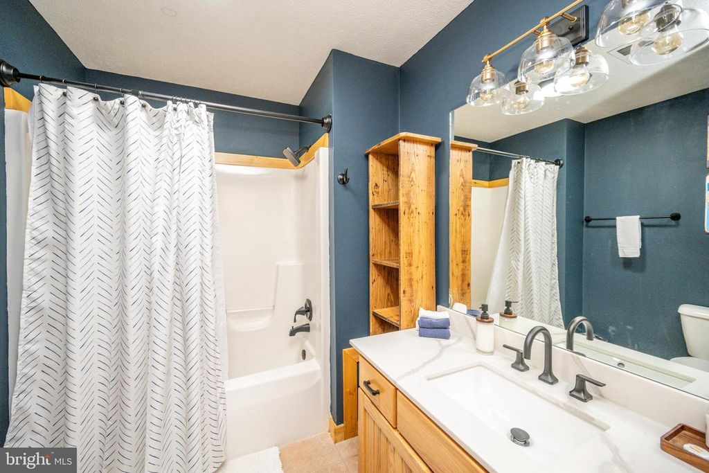 Image 49 of property listing at 660 GLENDALE RD, Oakland, MD 21550