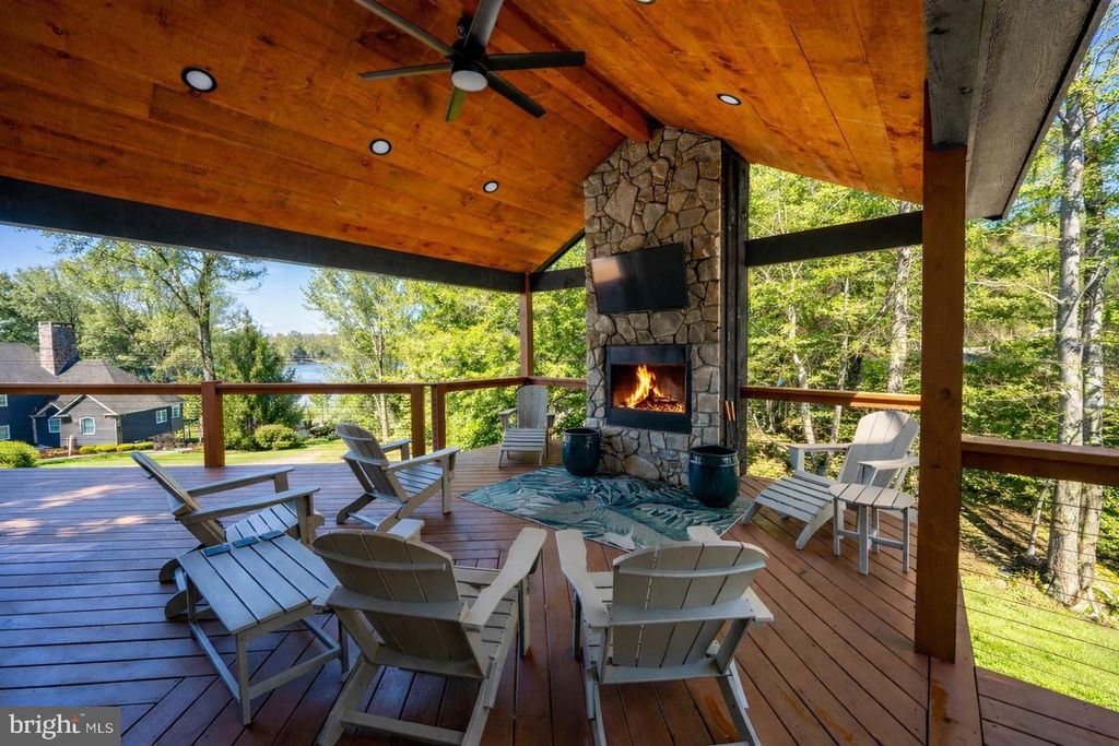 Image 5 of property listing at 660 GLENDALE RD, Oakland, MD 21550