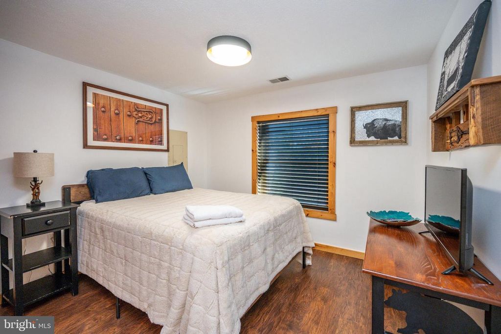 Image 51 of property listing at 660 GLENDALE RD, Oakland, MD 21550