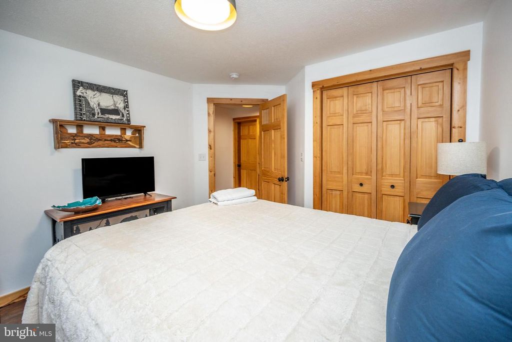 Image 53 of property listing at 660 GLENDALE RD, Oakland, MD 21550