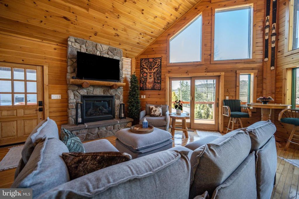 Image 7 of property listing at 660 GLENDALE RD, Oakland, MD 21550