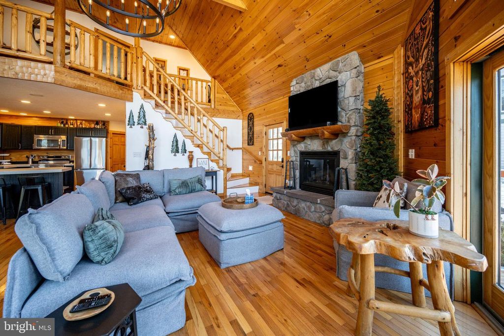 Image 9 of property listing at 660 GLENDALE RD, Oakland, MD 21550