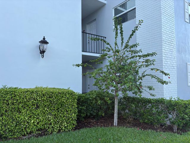 11 Colonial Club Drive 105, Boynton Beach, FL 33435