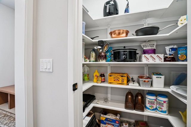 10620 N Coneflower COURT, Mequon, WI 53097