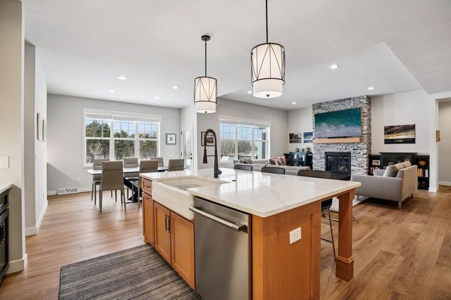 10620 N Coneflower COURT, Mequon, WI 53097