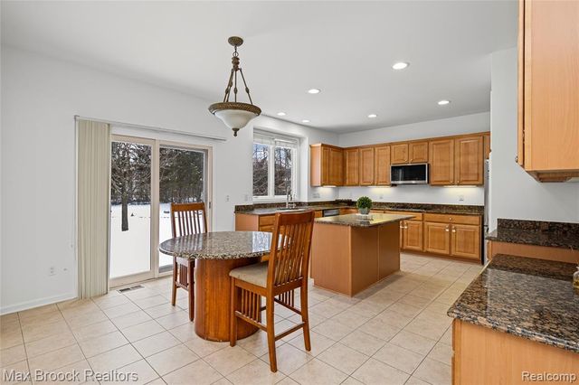 6901 Reed Court, West Bloomfield, MI 48322