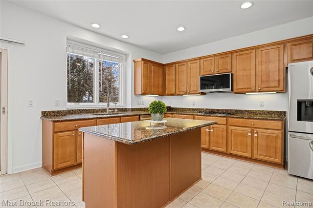 6901 Reed Court, West Bloomfield, MI 48322