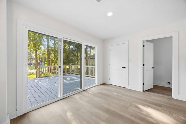 333 Rolling Hills Drive, Conroe, TX 77304