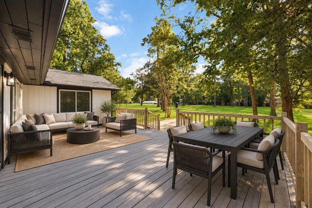 333 Rolling Hills Drive, Conroe, TX 77304