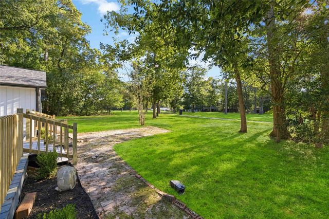 333 Rolling Hills Drive, Conroe, TX 77304