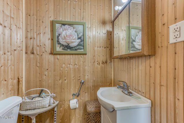128 Crossway Road, Bristol, VA 24201