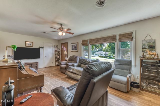 128 Crossway Road, Bristol, VA 24201