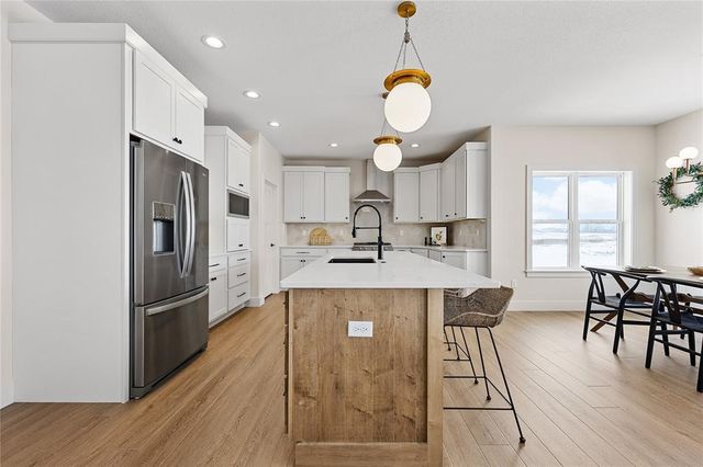 980 17th Ave SW, Mt Vernon, IA 52314