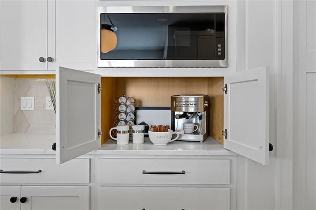 980 17th Ave SW, Mt Vernon, IA 52314