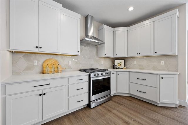 980 17th Ave SW, Mt Vernon, IA 52314