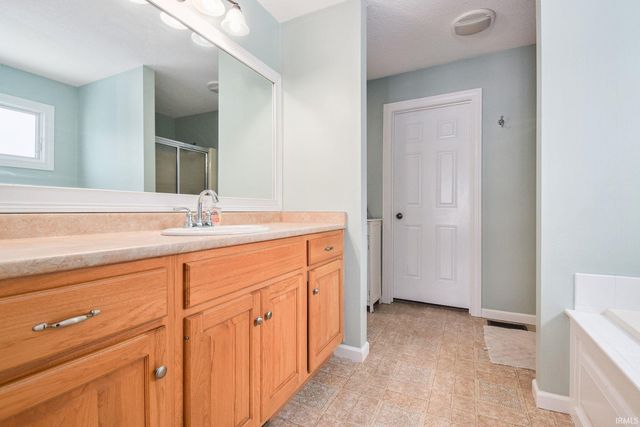 2152 Heather Court, Warsaw, IN 46580