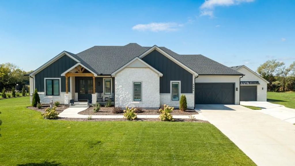 9806 Ingrid Street, De Soto, KS 66018