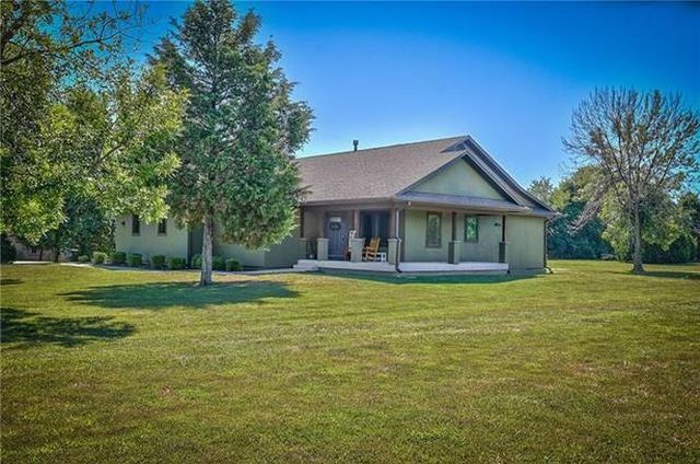 30725 Explorers Trail, De Soto, KS 66018