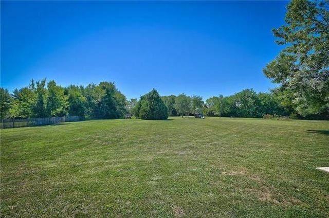 30725 Explorers Trail, De Soto, KS 66018