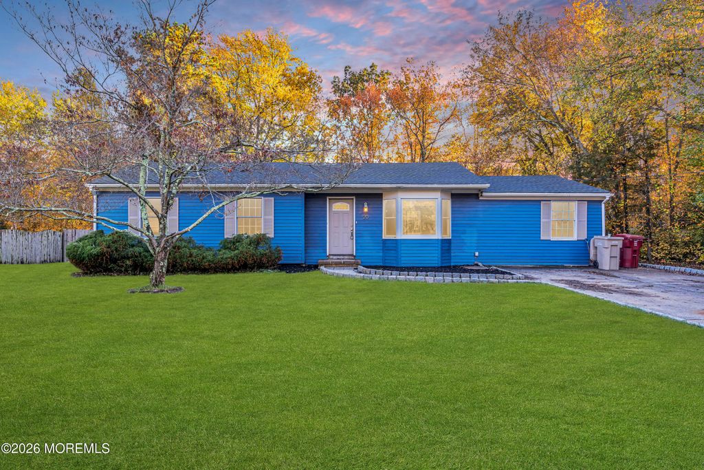 20 Jeanette Street, Bayville, NJ 08721