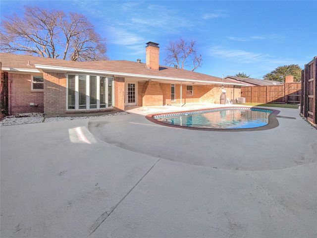 1736 Reynoldston Lane, Dallas, TX 75232