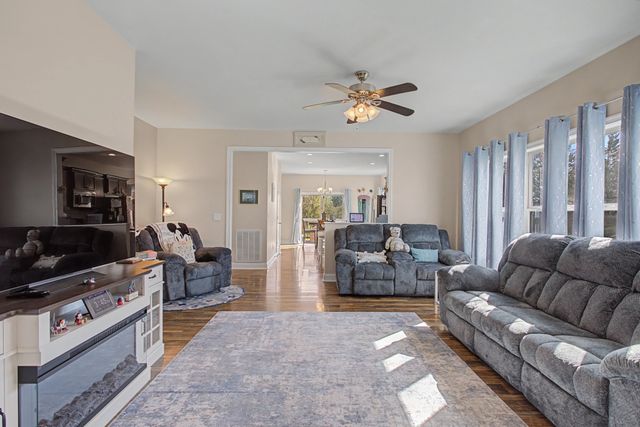 1901 Sheffield Ln, Columbia, TN 38401