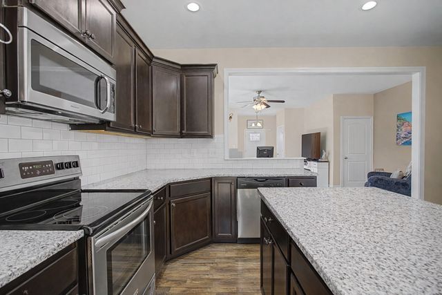 1901 Sheffield Ln, Columbia, TN 38401