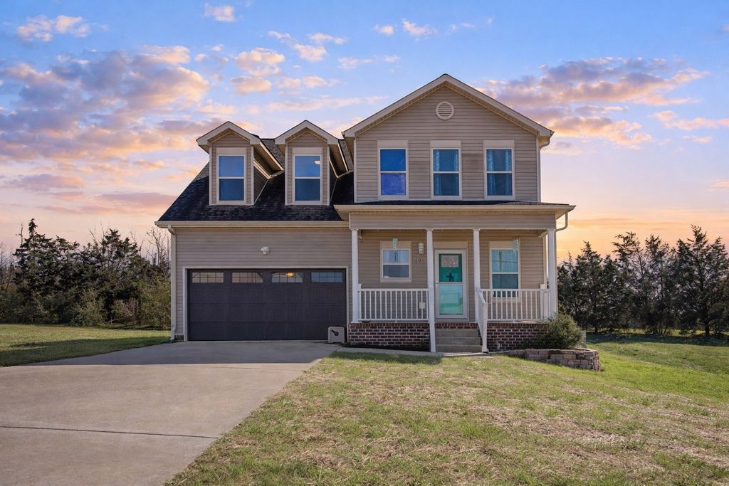 1901 Sheffield Ln, Columbia, TN 38401