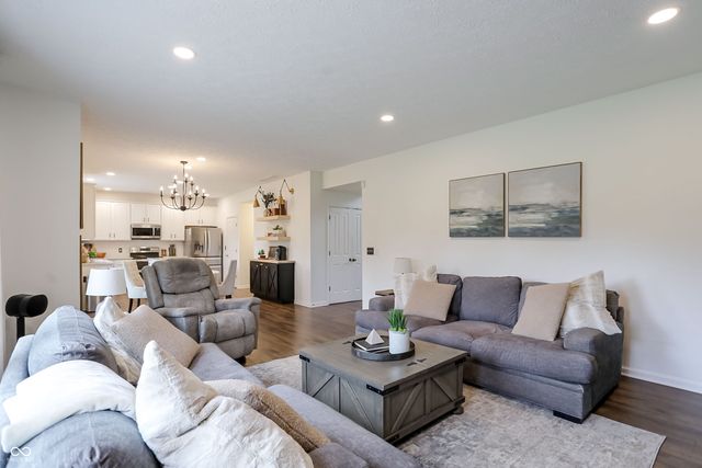 4229 Greenthread Drive, Zionsville, IN 46077