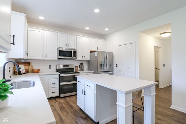 4229 Greenthread Drive, Zionsville, IN 46077