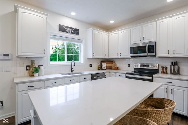 4229 Greenthread Drive, Zionsville, IN 46077