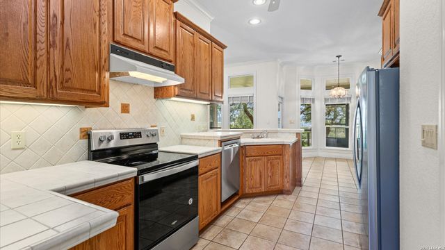 1443 KINGS COVE DR, Canyon Lake, TX 78133