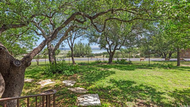 1443 KINGS COVE DR, Canyon Lake, TX 78133